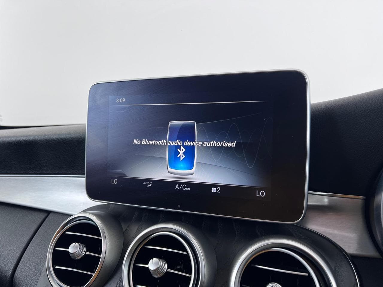 MERCEDES-BENZ C-Class thumbnail Infotainment System