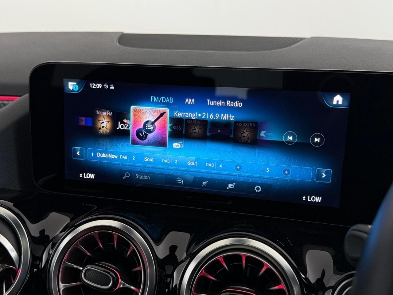MERCEDES-BENZ GLA thumbnail Infotainment System