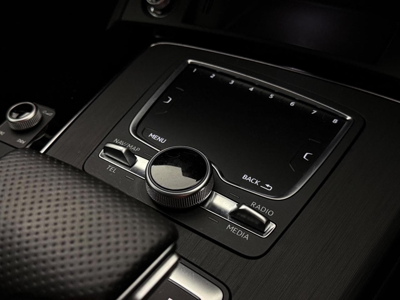 AUDI Q5 thumbnail Misc Controls