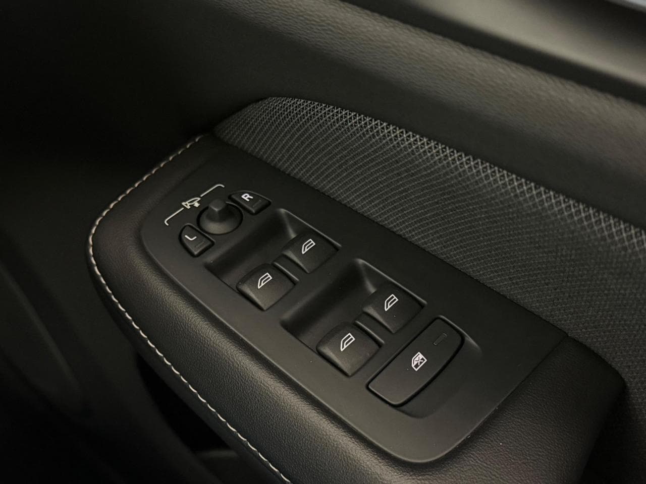 VOLVO S60 thumbnail Misc Controls