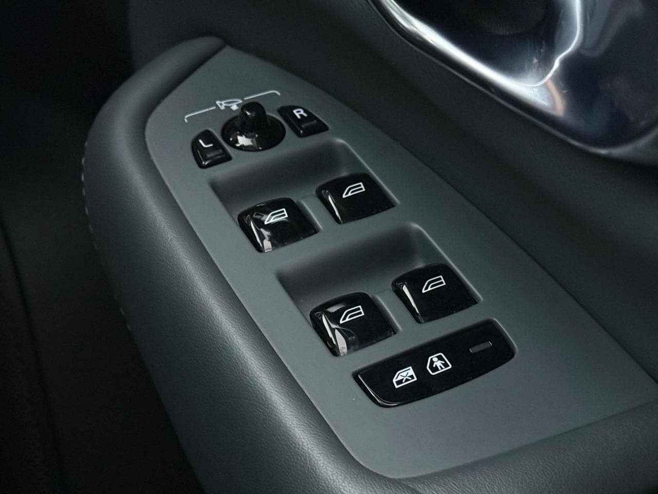 VOLVO XC90 thumbnail Misc Controls
