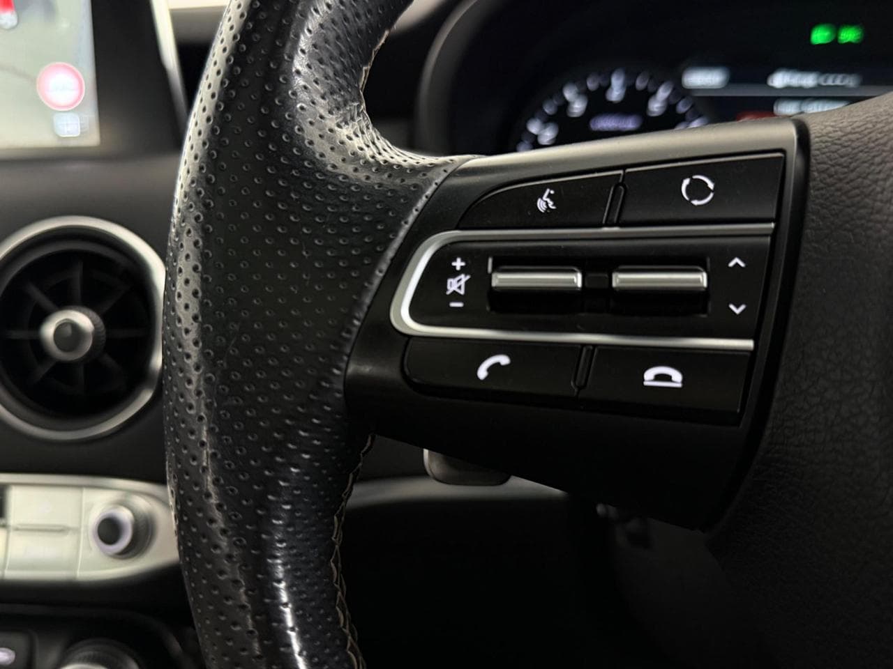 Kia Stinger thumbnail Misc Controls