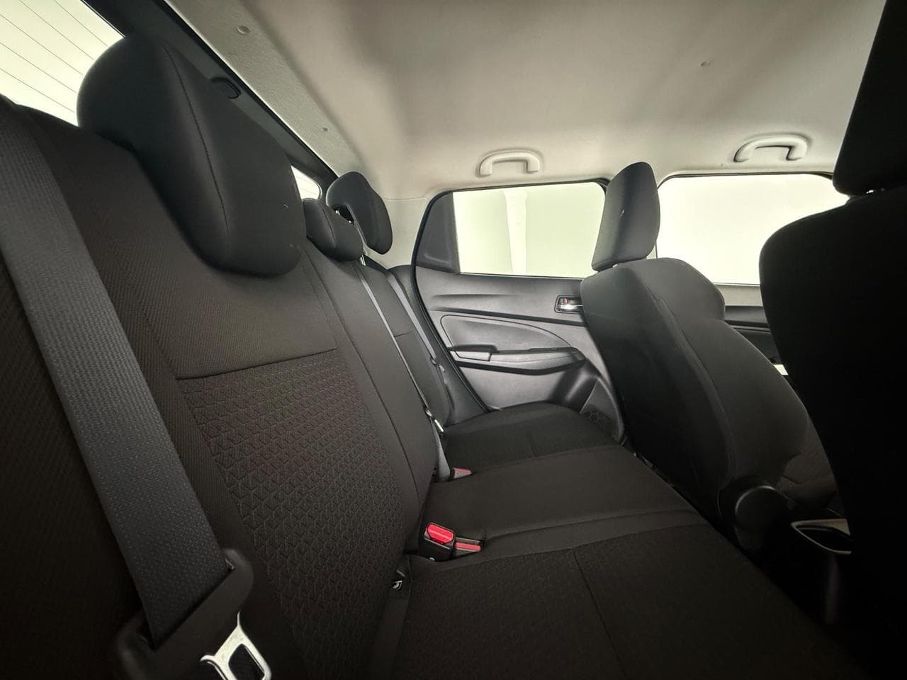 SUZUKI Swift thumbnail Seats Rear