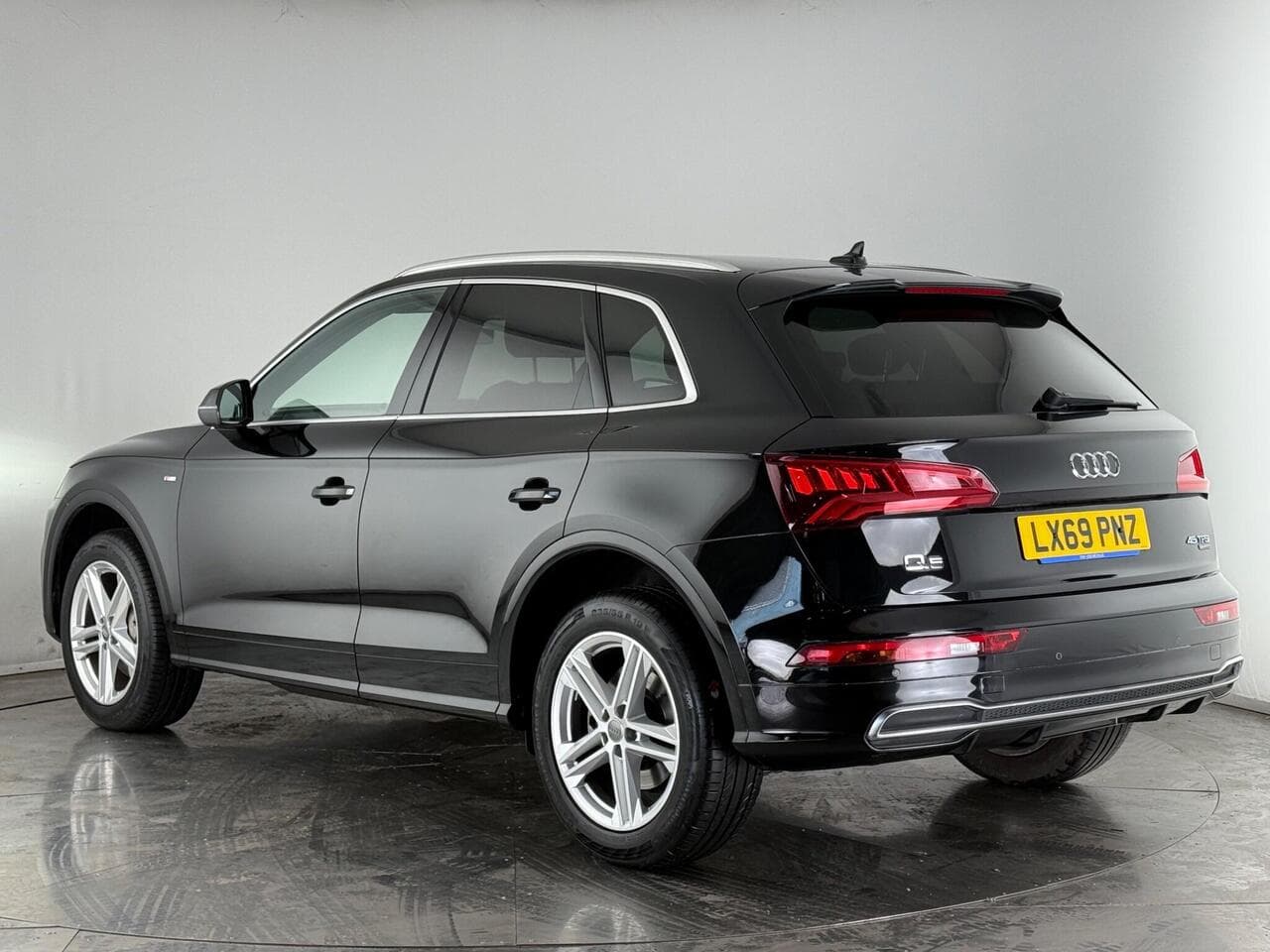AUDI Q5 thumbnail Rear Left