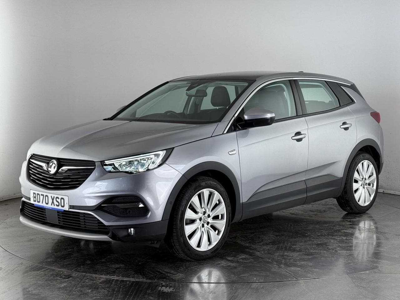 VAUXHALL Grandland X thumbnail Front Left