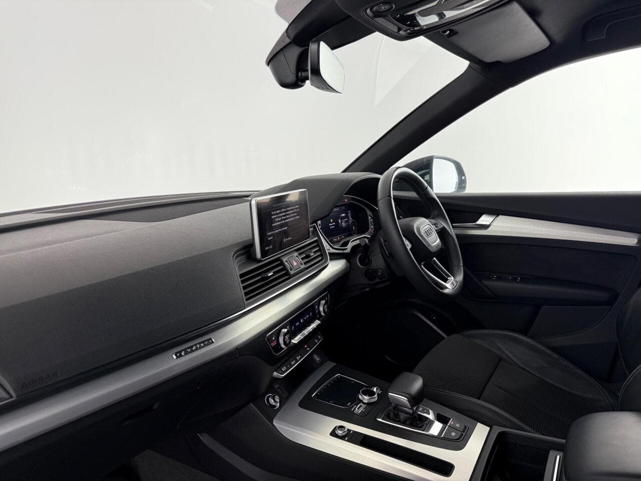 AUDI Q5 thumbnail Interior Front