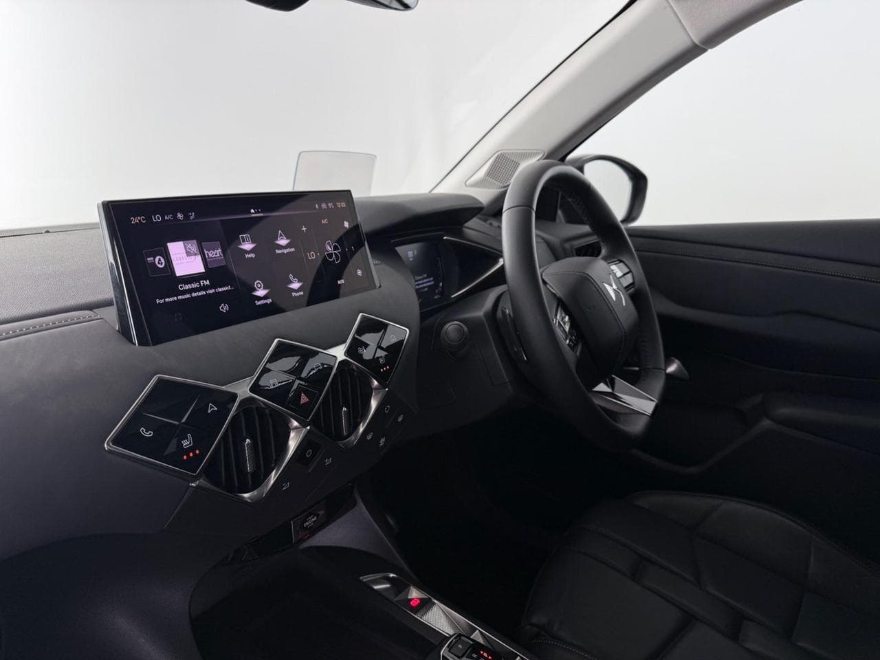 DS 3 thumbnail Interior Front