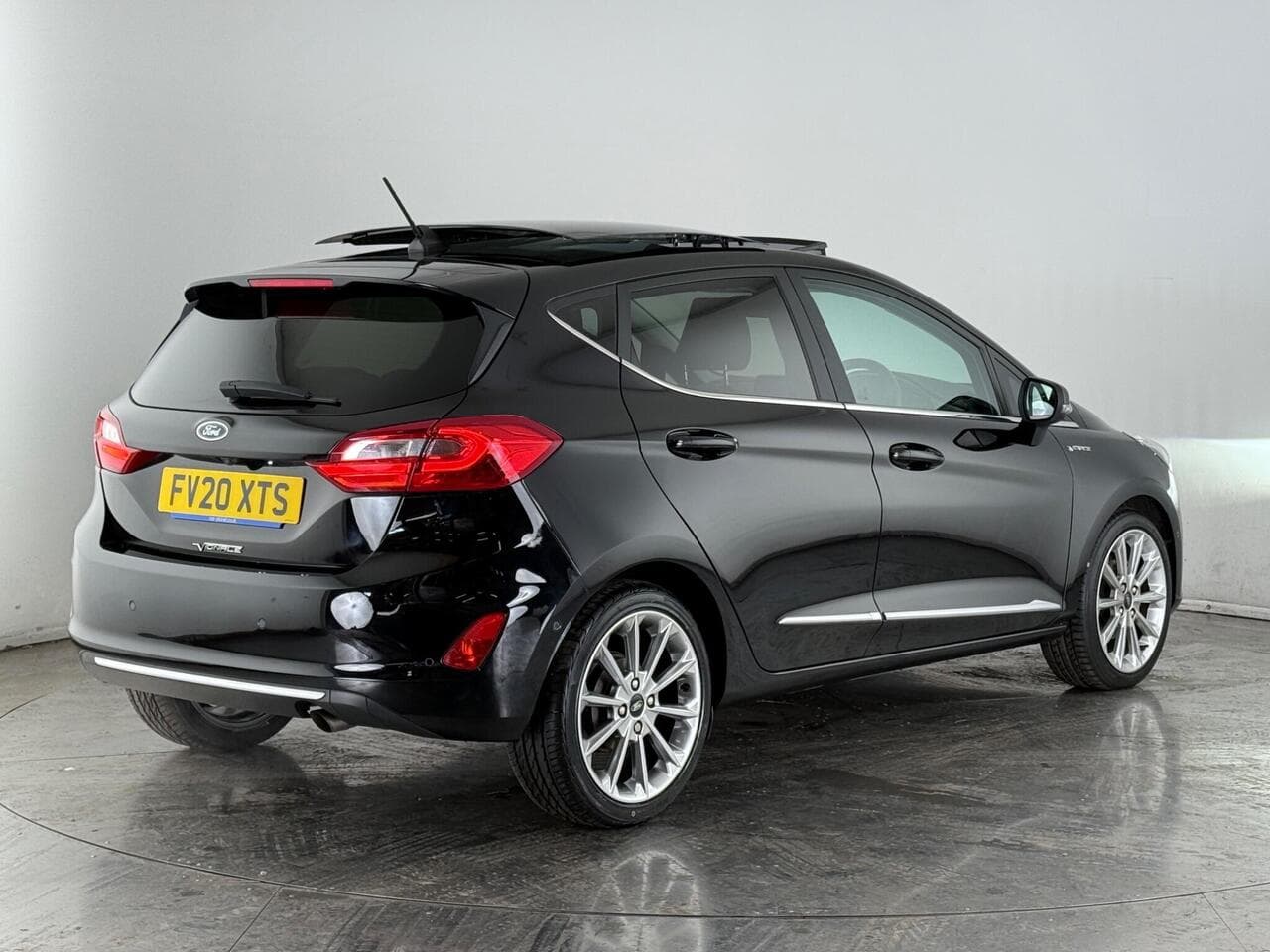 FORD Fiesta thumbnail Rear Right