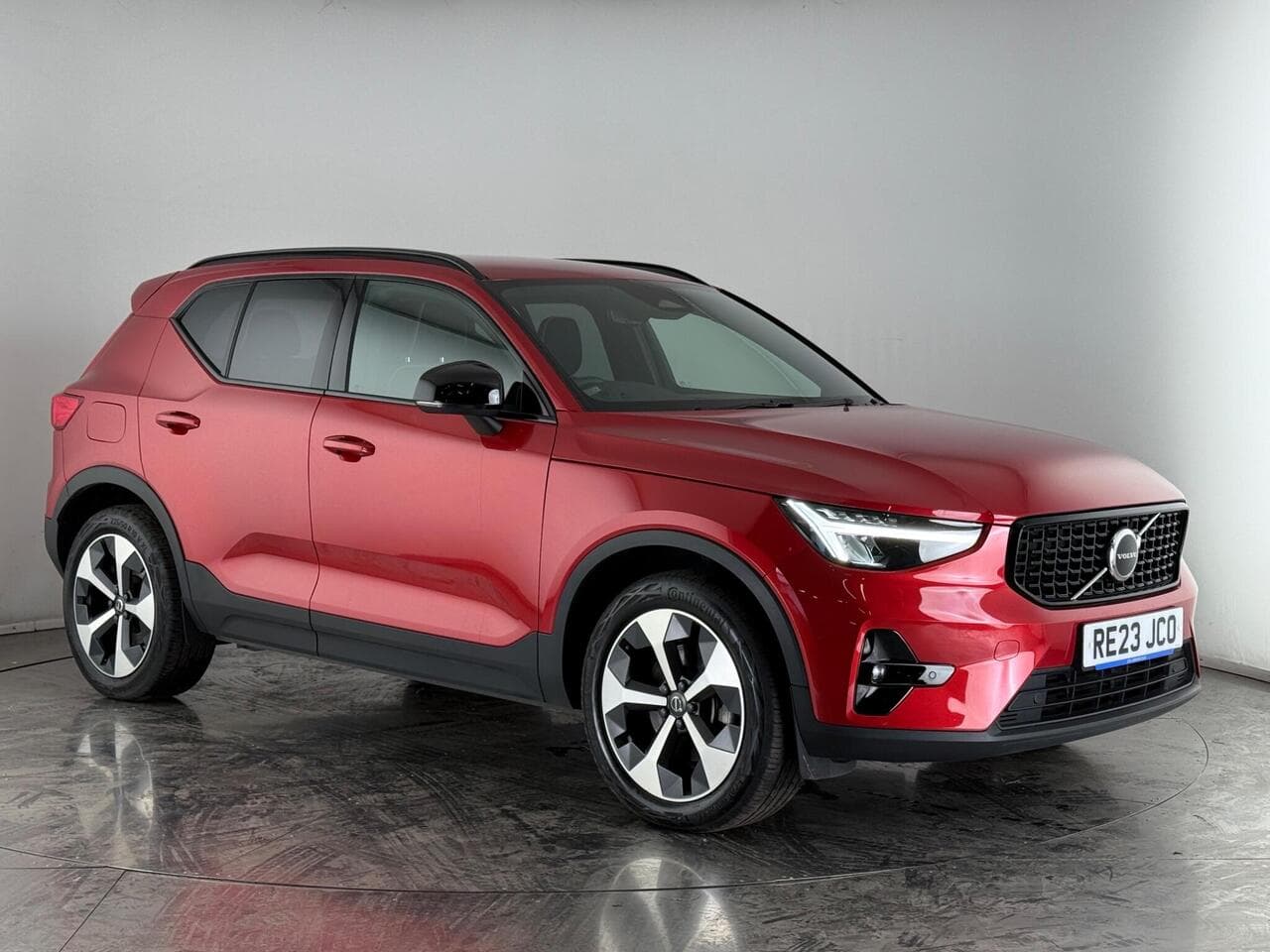 VOLVO XC40 - VOLVO XC40 2.0 B3 MHEV Plus DCT Auto Euro 6 (s/s) 5dr