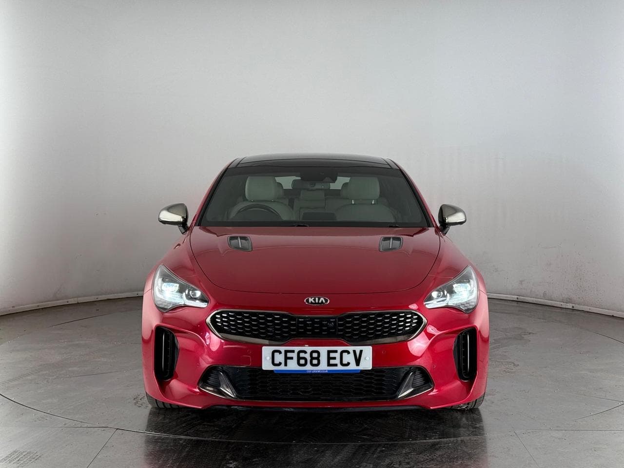 Kia Stinger thumbnail Front