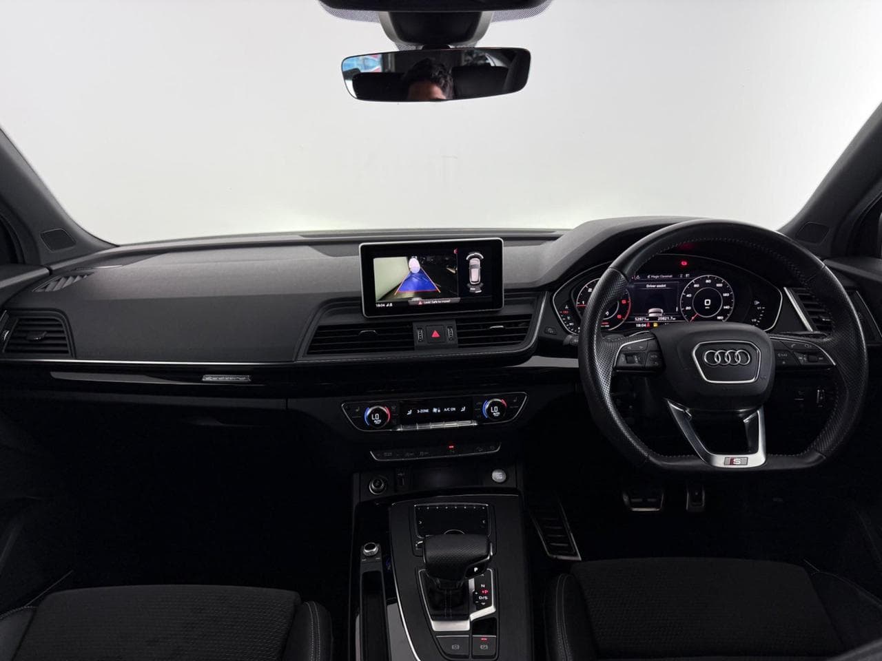 AUDI Q5 thumbnail Interior Front
