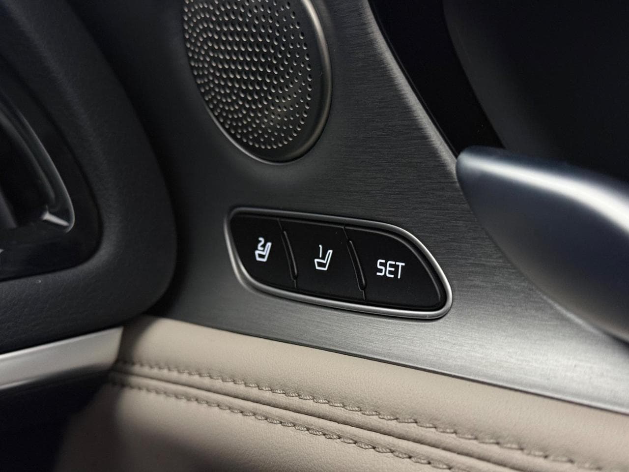 Kia Stinger thumbnail Misc Controls