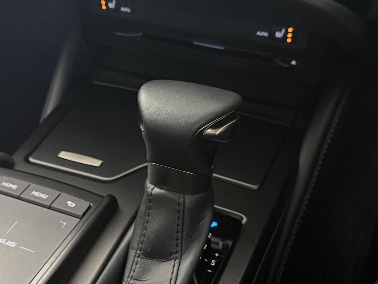 LEXUS ES thumbnail Interior Front
