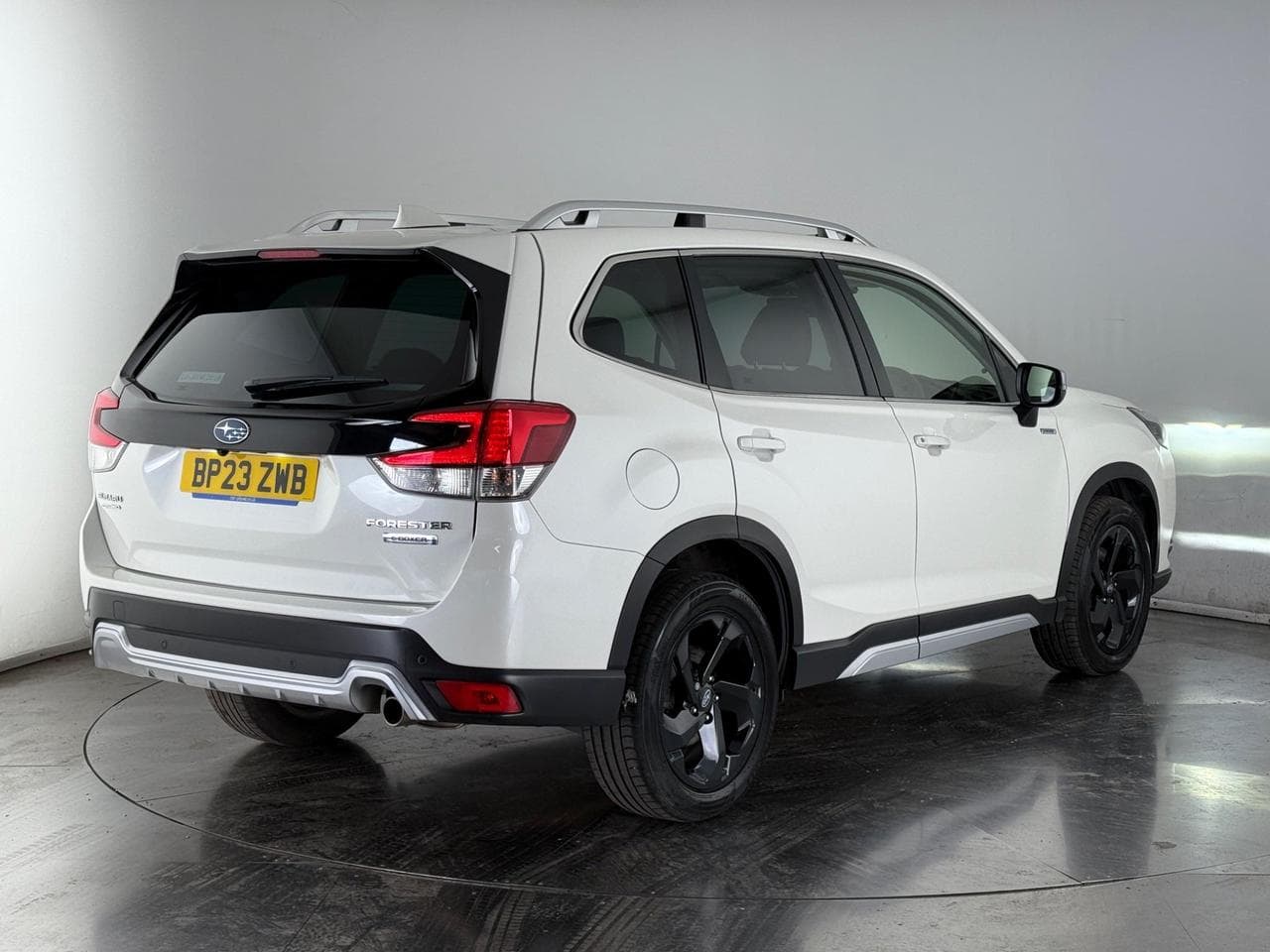SUBARU Forester thumbnail Rear Right