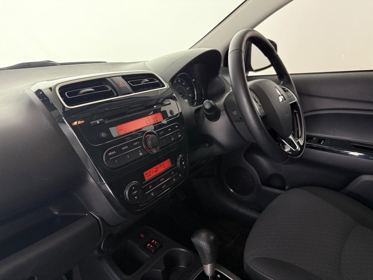 MITSUBISHI Mirage thumbnail Interior Front