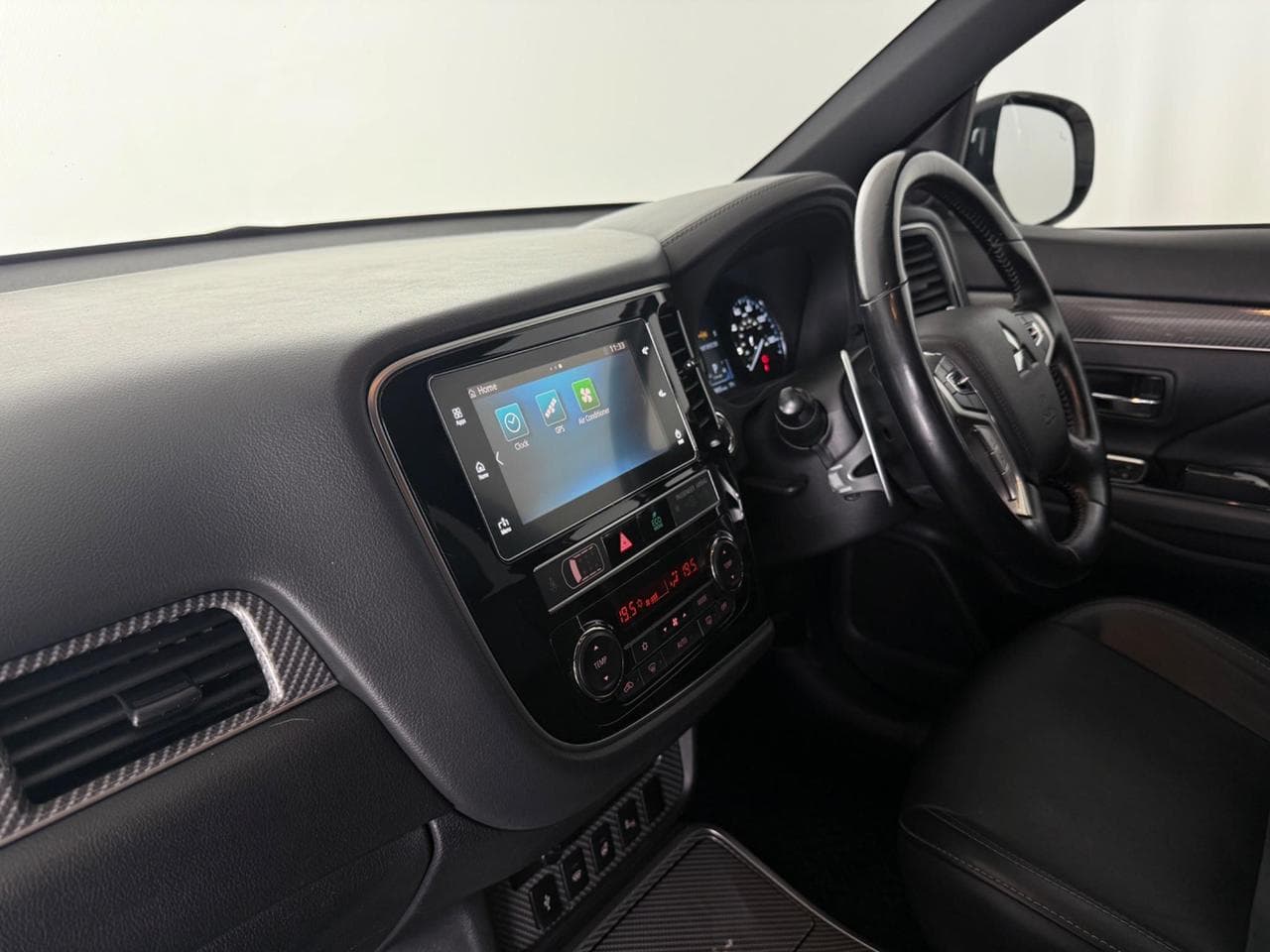 MITSUBISHI Outlander thumbnail Interior Front