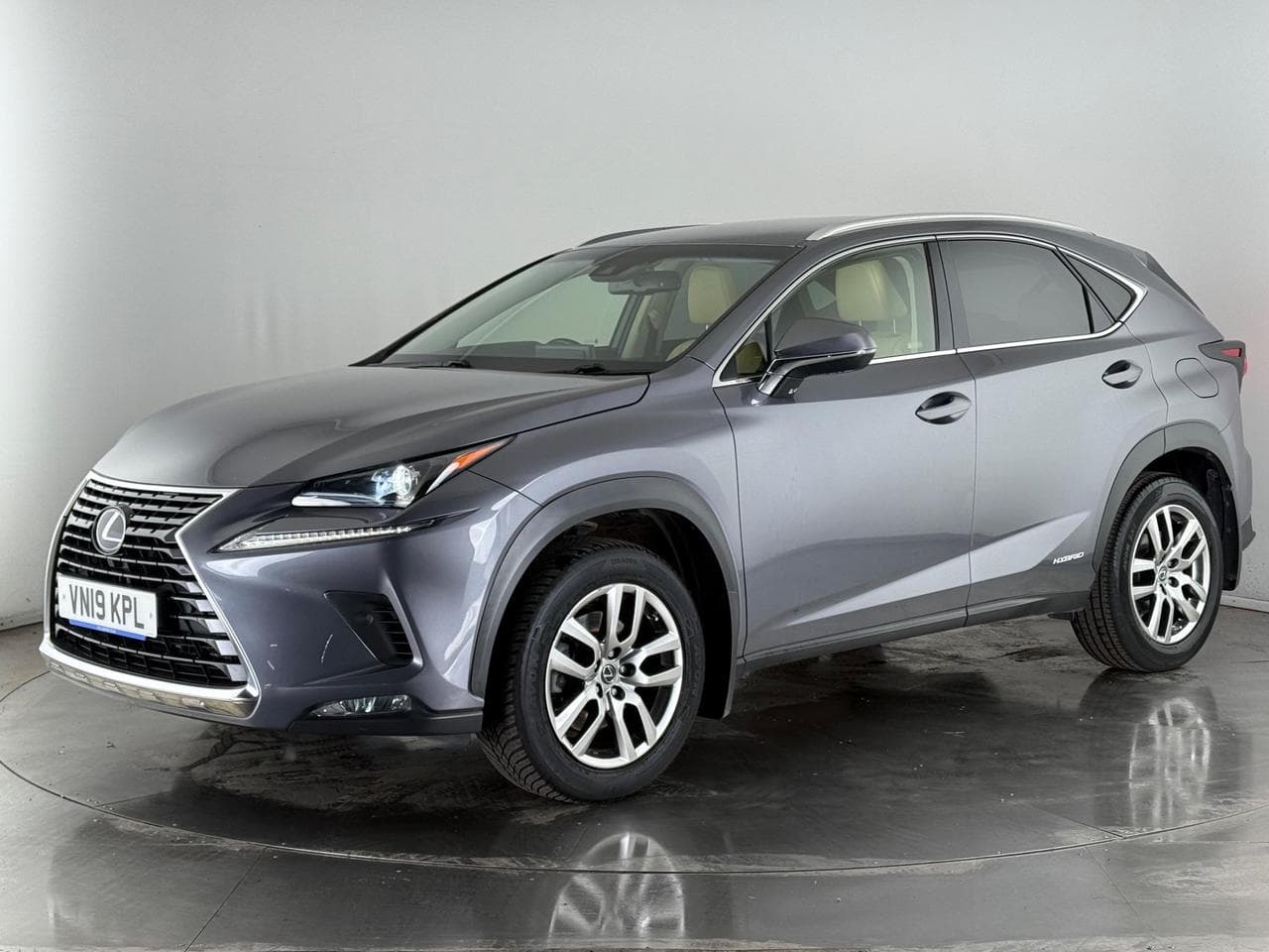 LEXUS NX thumbnail Front Left