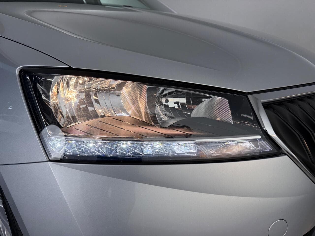 SKODA Fabia thumbnail Lights Front
