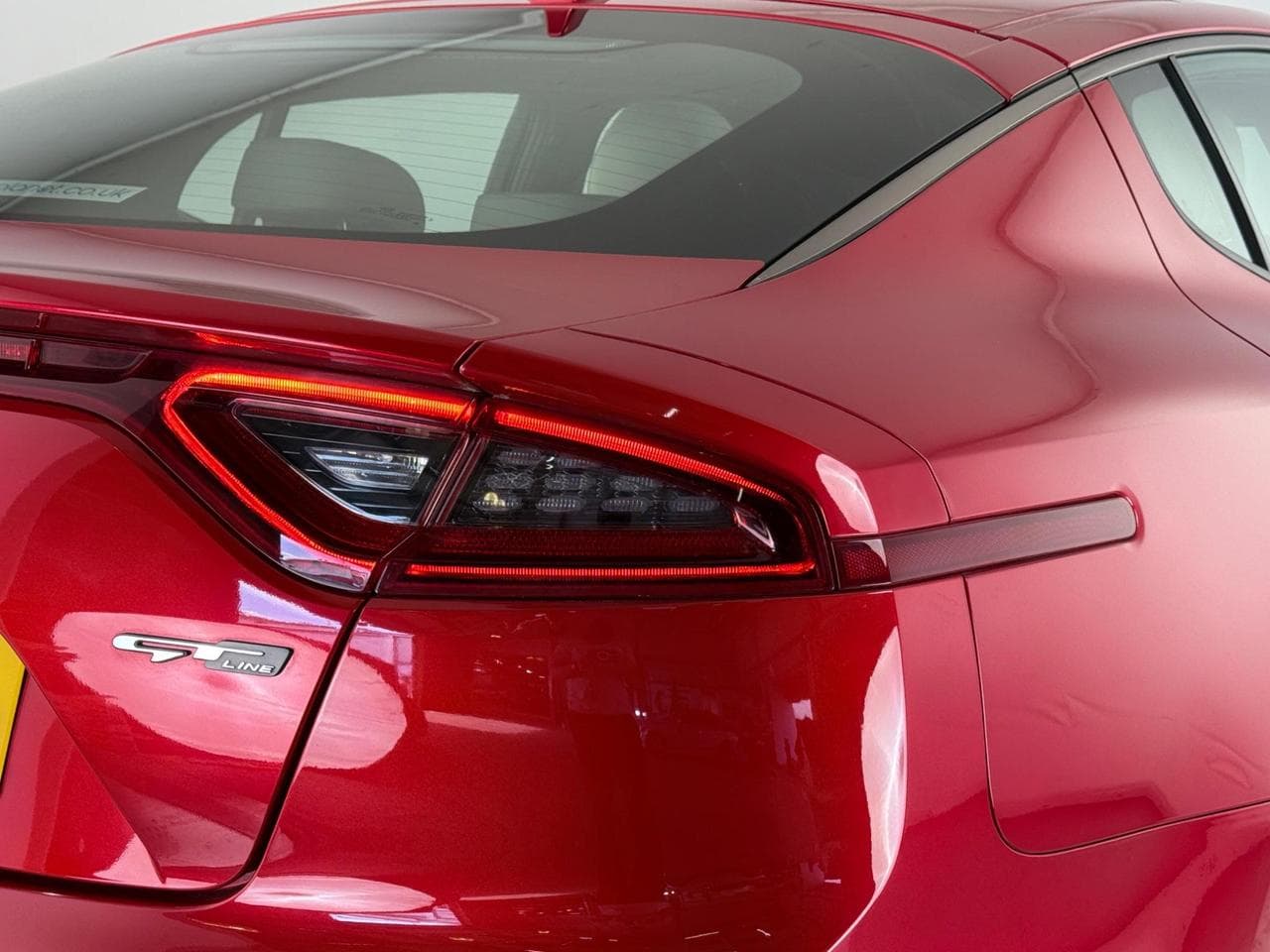 Kia Stinger thumbnail Lights Front