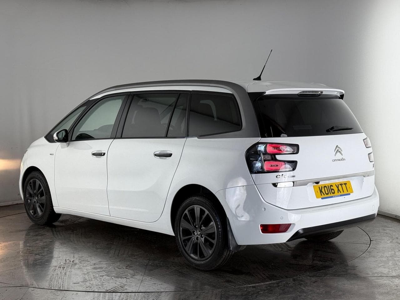 CITROEN C4 Picasso thumbnail Rear Left