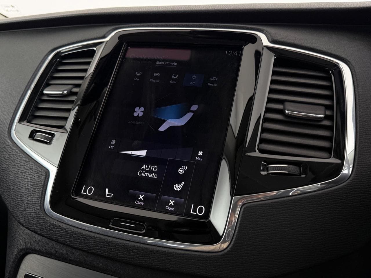 VOLVO XC90 thumbnail Infotainment System