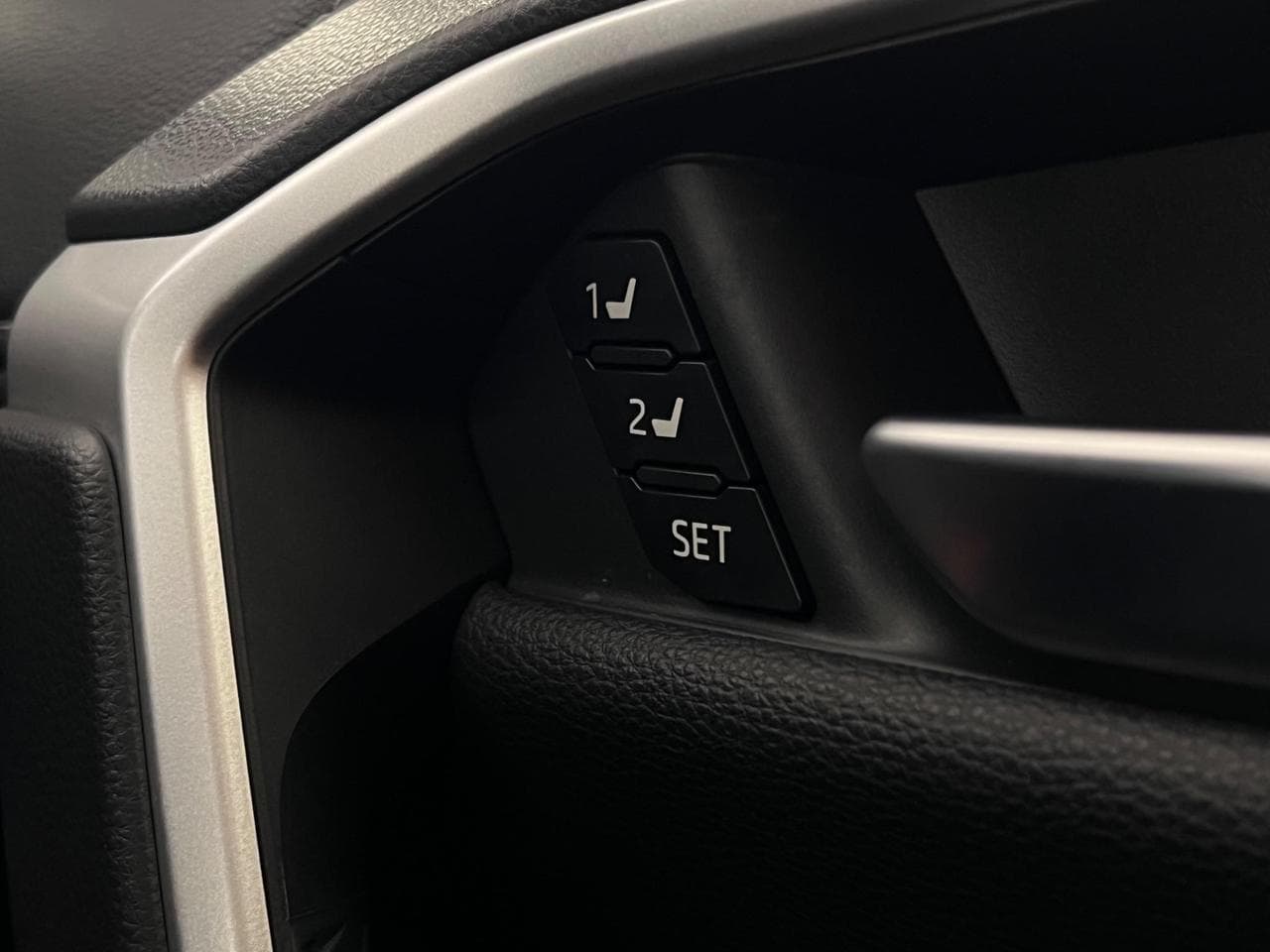 TOYOTA RAV4 thumbnail Misc Controls