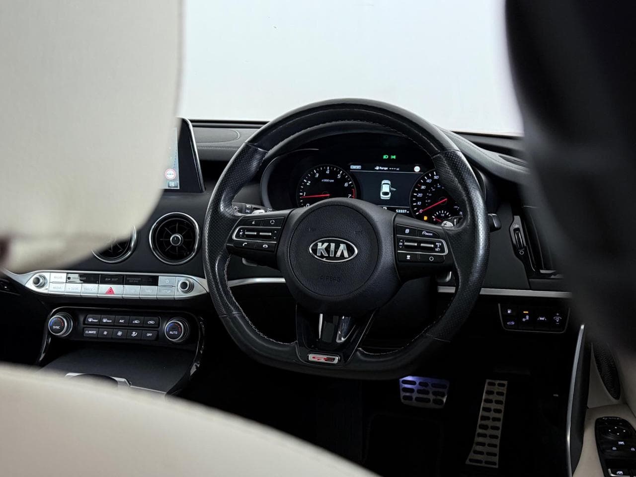 Kia Stinger thumbnail Steering Wheel