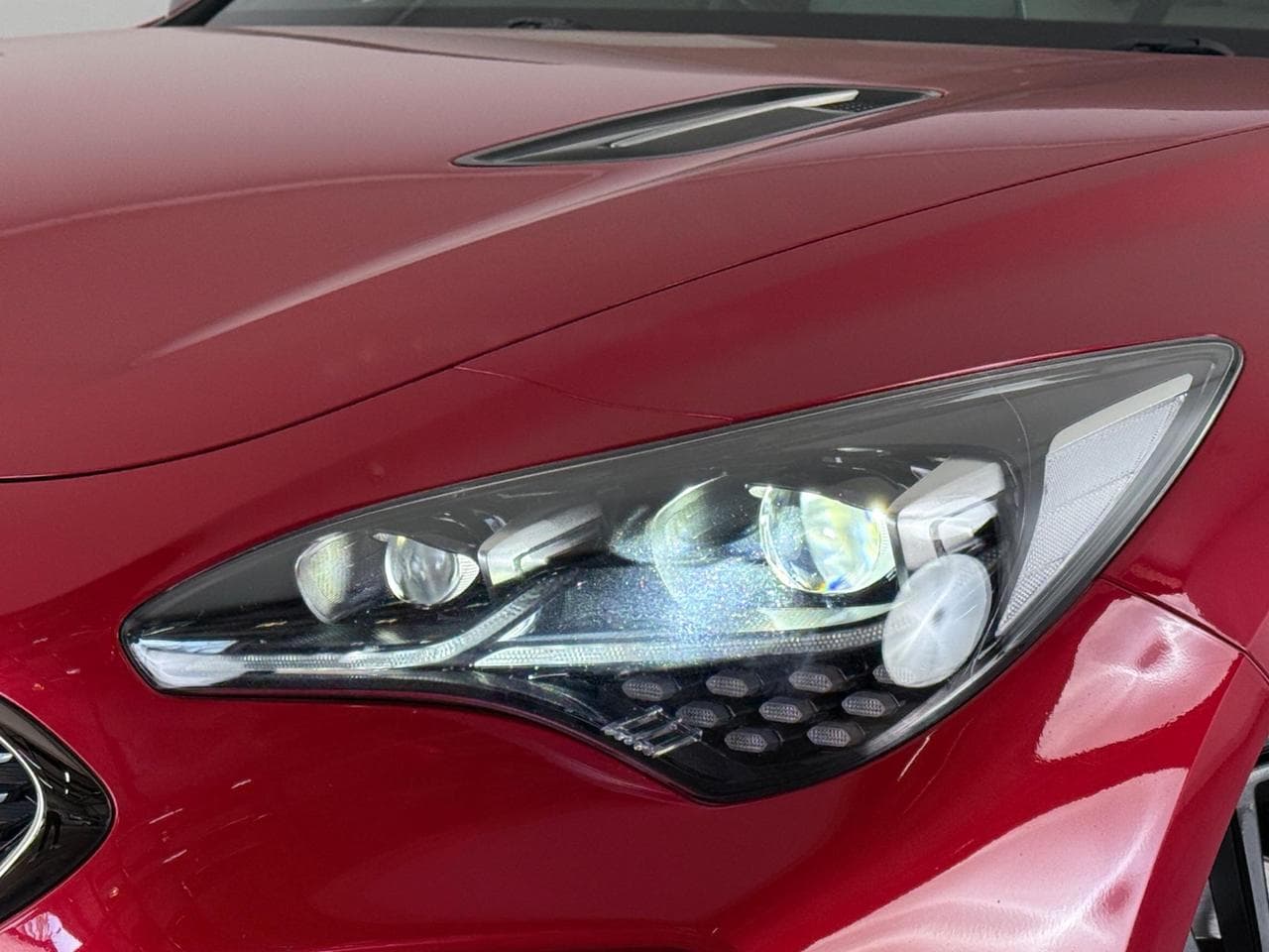 Kia Stinger thumbnail Lights Front