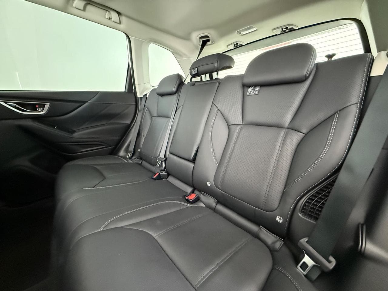 SUBARU Forester thumbnail Seats Rear