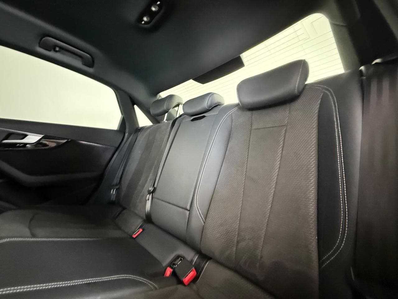 AUDI A4 thumbnail Seats Rear