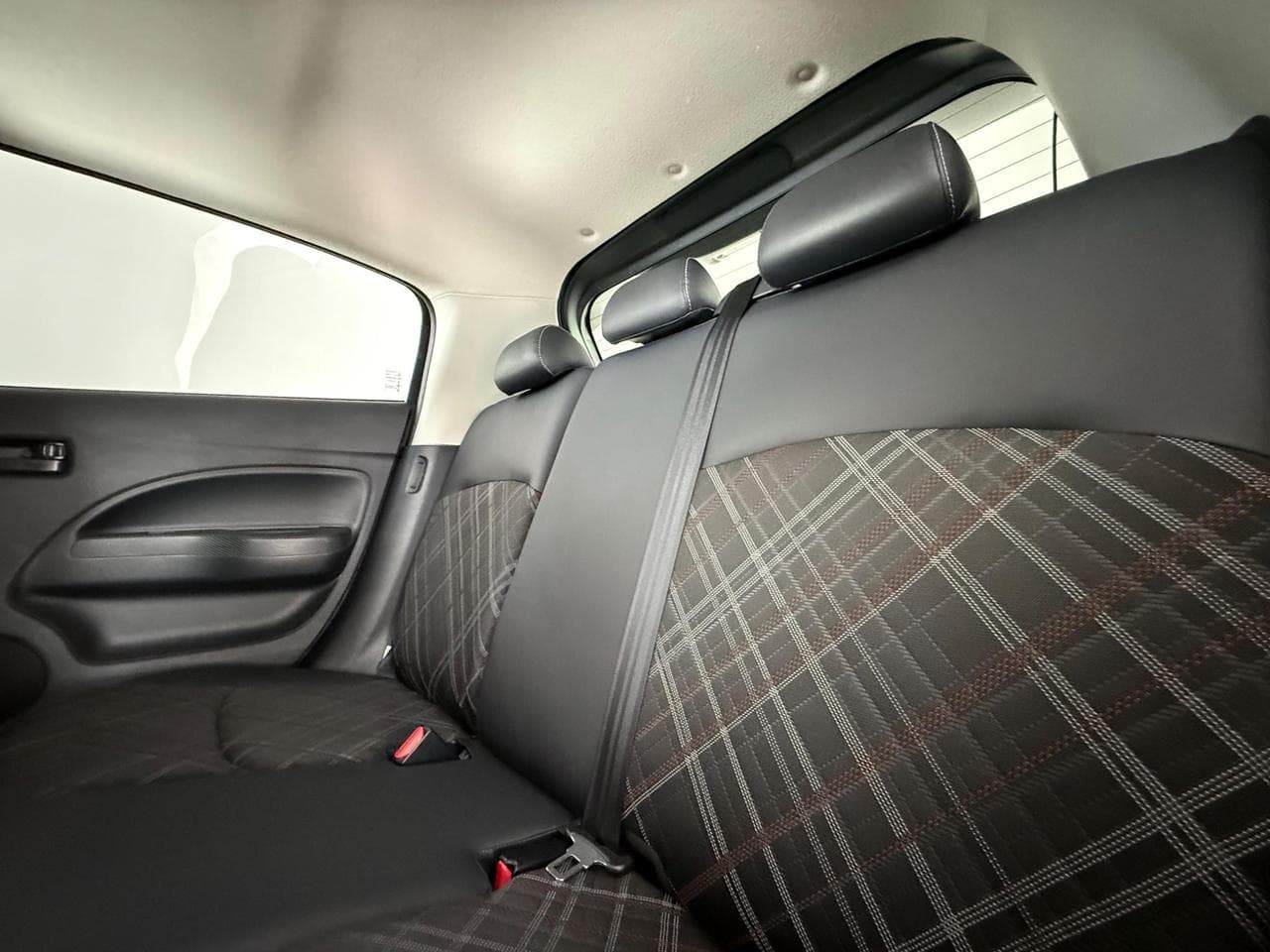 MITSUBISHI Mirage thumbnail Seats Rear