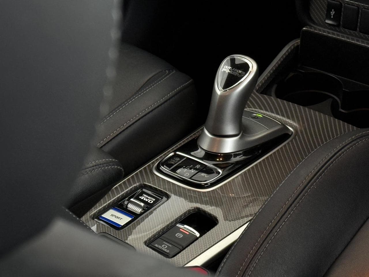Mitsubishi Outlander thumbnail Interior Front