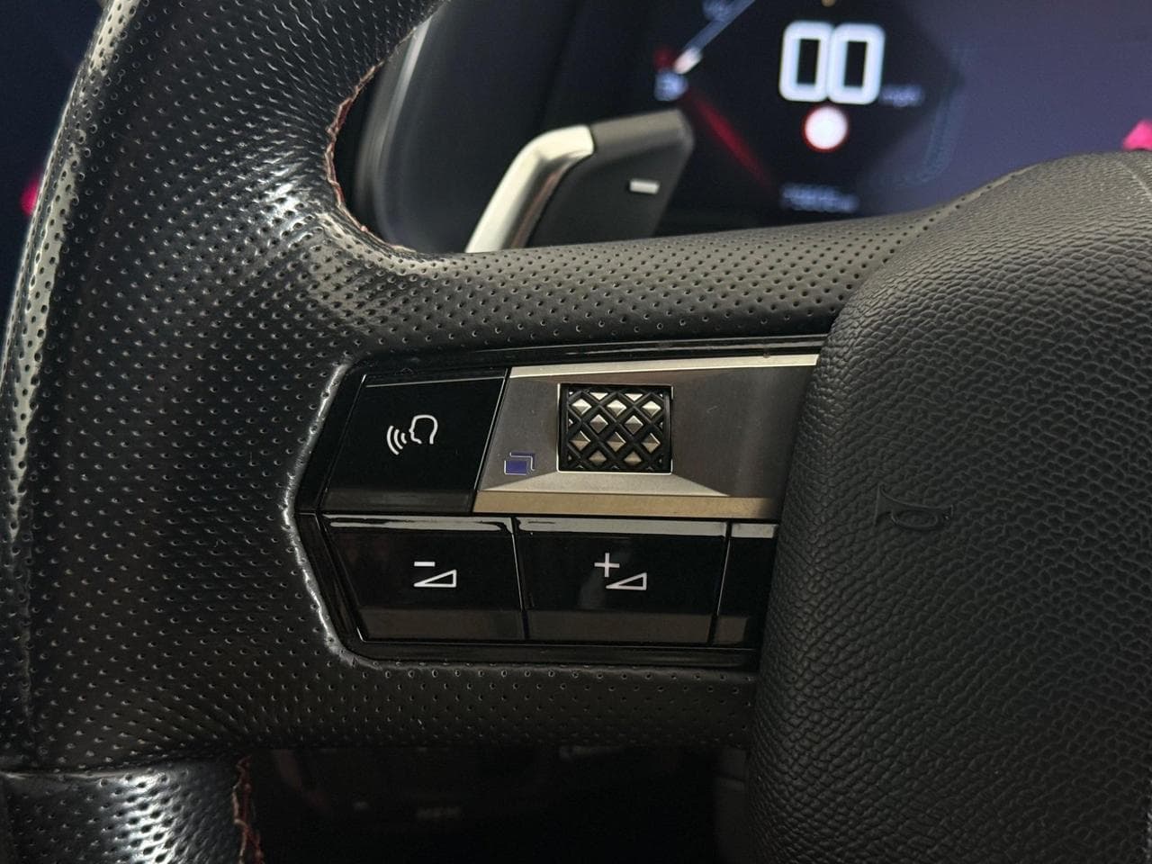 DS 7 Crossback thumbnail Misc Controls