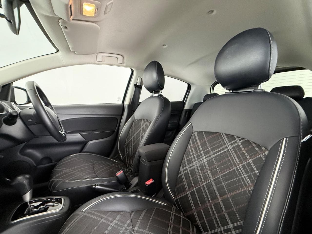 MITSUBISHI Mirage thumbnail Seat Front Passenger