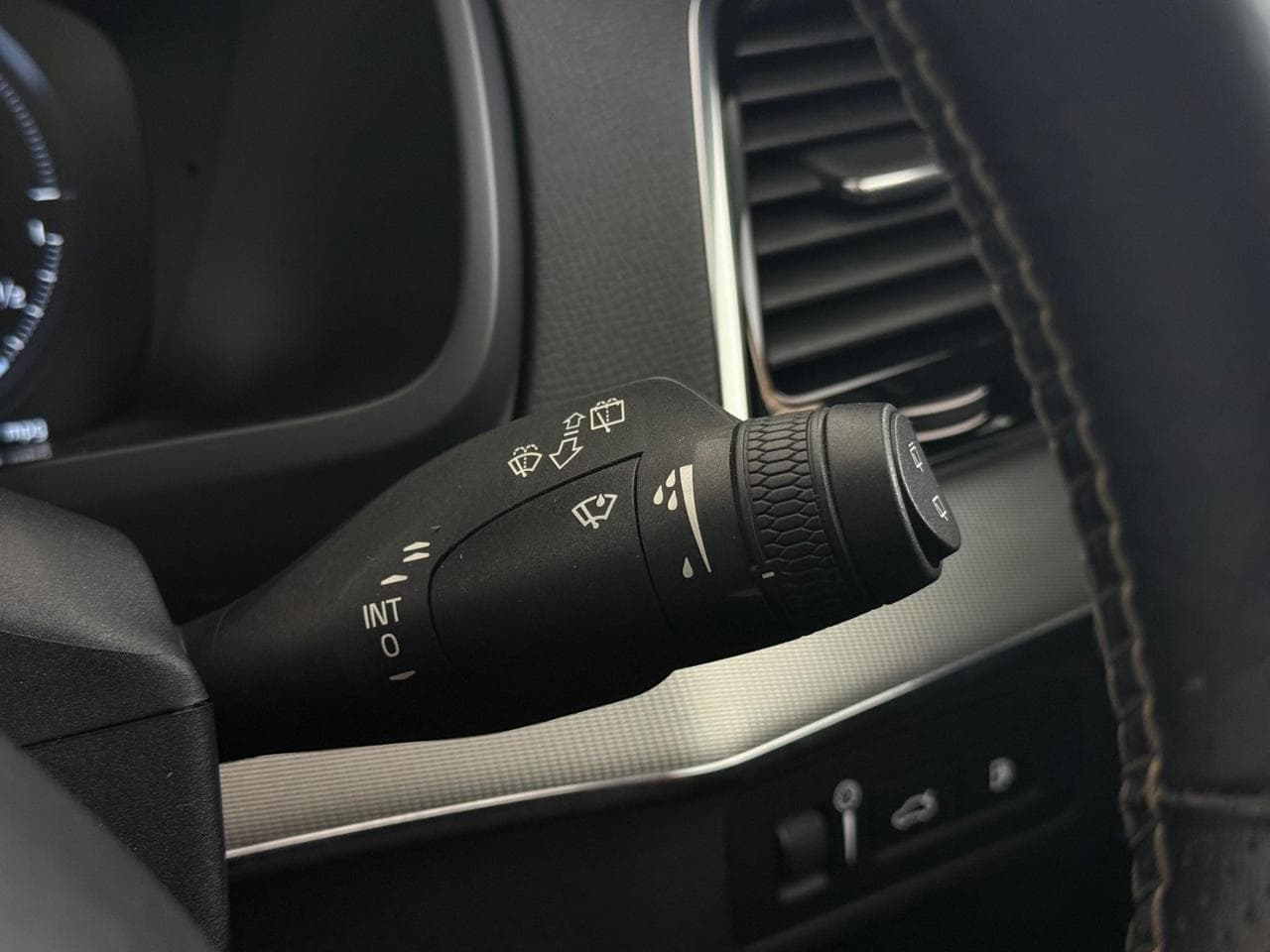 VOLVO XC90 thumbnail Misc Controls