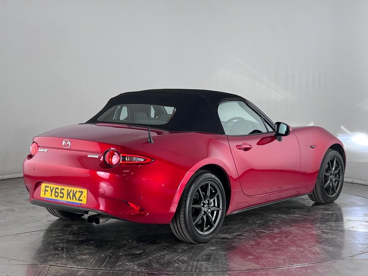 MAZDA MX-5 thumbnail Rear Right
