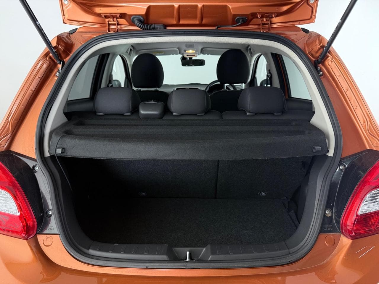 MITSUBISHI Mirage thumbnail Boot