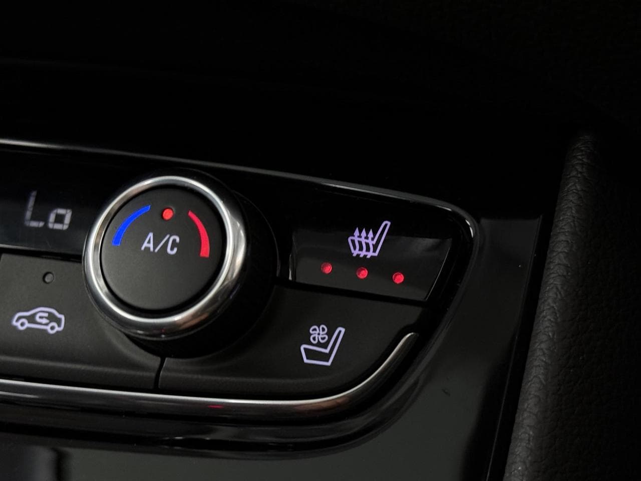 VAUXHALL Grandland X thumbnail Misc Controls