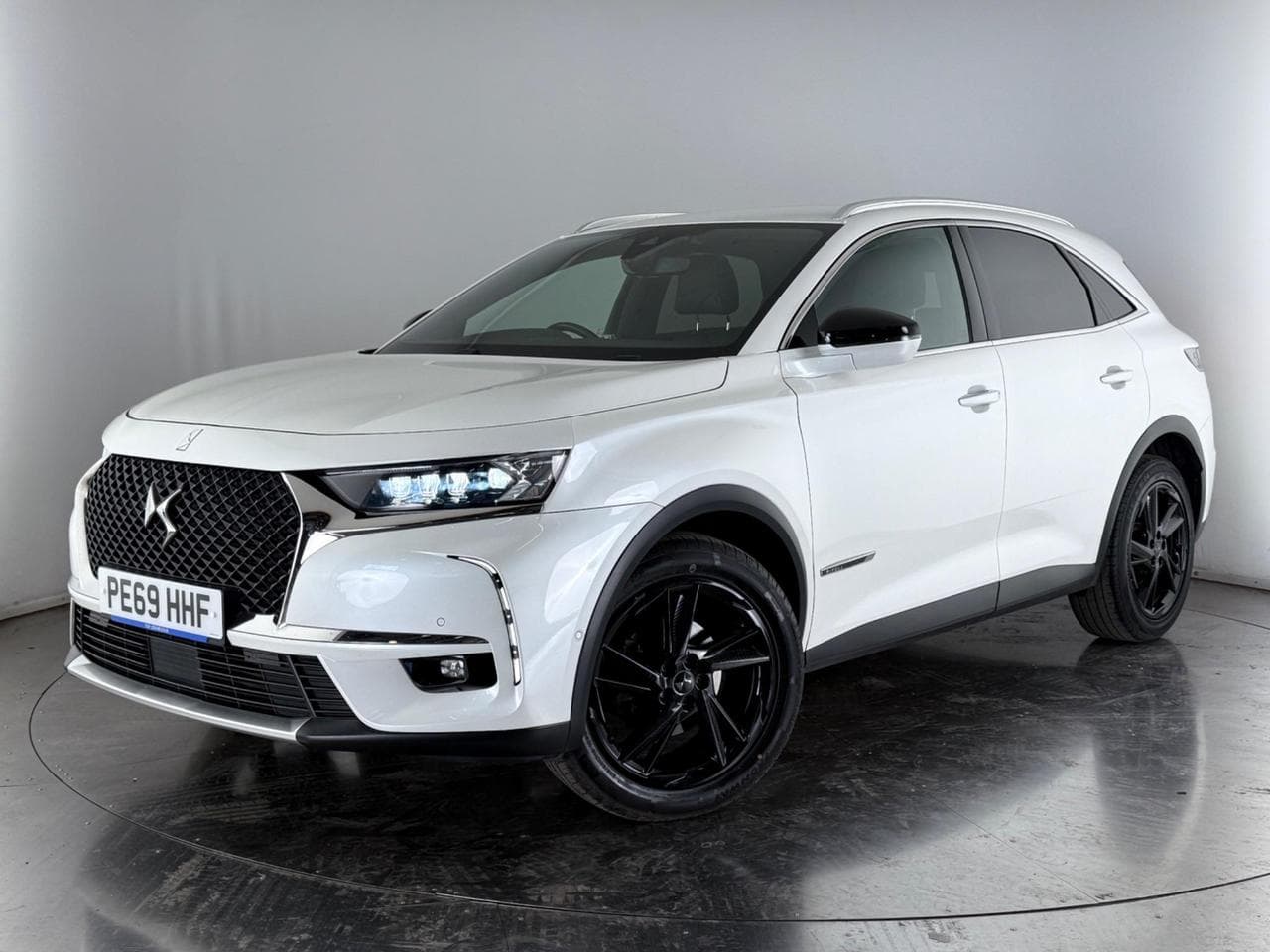 DS 7 Crossback thumbnail Front Left