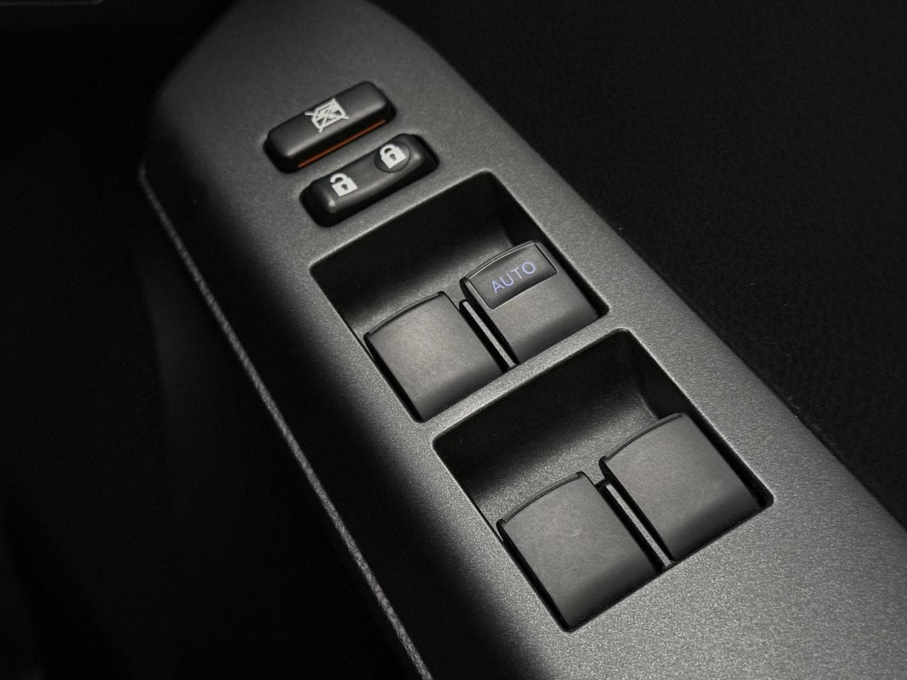 TOYOTA RAV4 thumbnail Misc Controls
