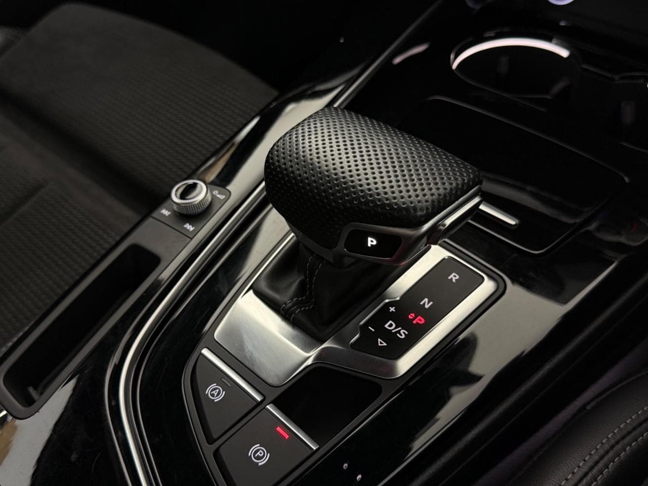 AUDI A4 thumbnail Interior Front