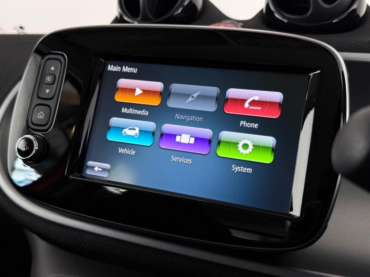 SMART forfour thumbnail Infotainment System