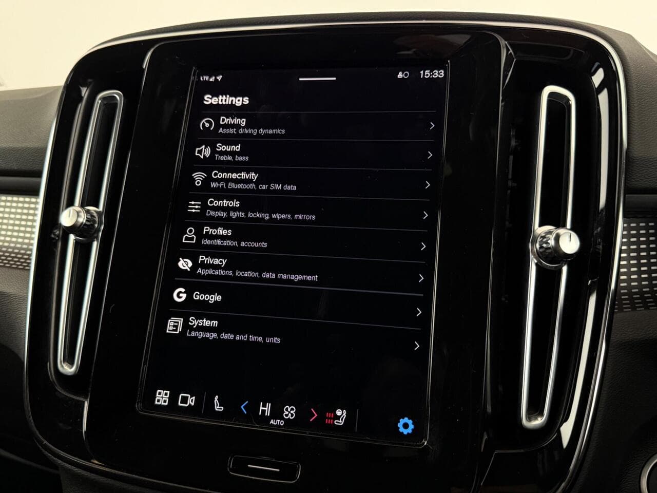 VOLVO XC40 thumbnail Infotainment System