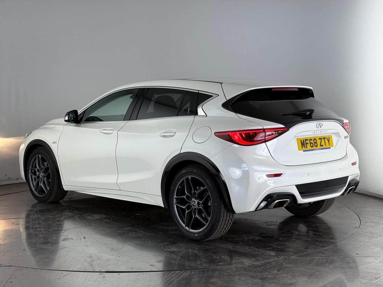 INFINITI Q30 thumbnail Rear Left