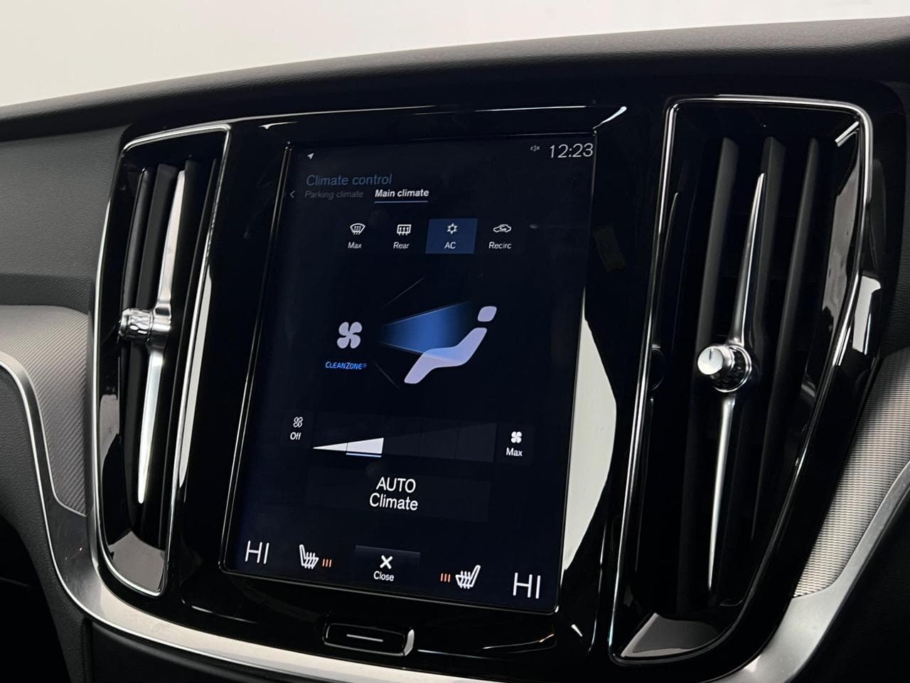 VOLVO S60 thumbnail Infotainment System
