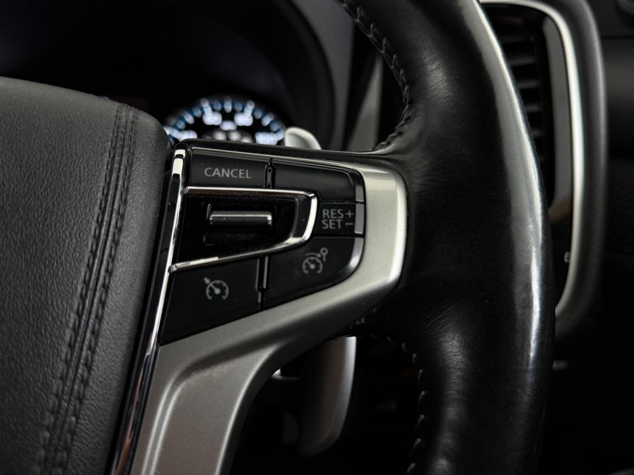 MITSUBISHI OUTLANDER thumbnail Misc Controls