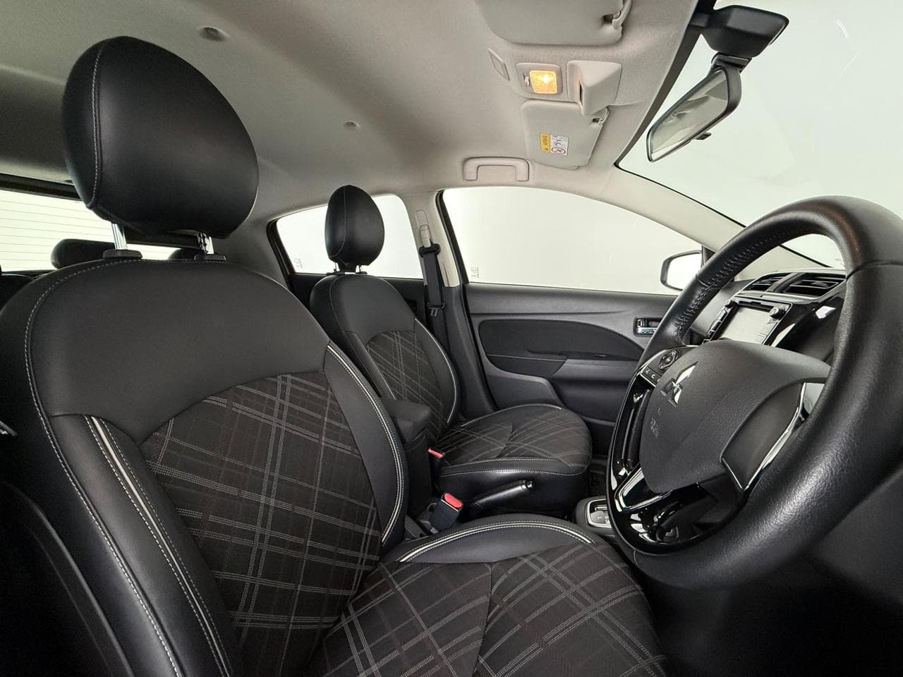 MITSUBISHI Mirage thumbnail Seat Driver