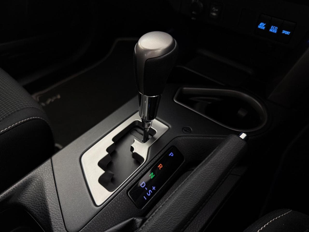 TOYOTA RAV4 thumbnail Interior Front