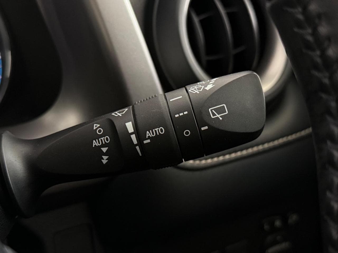TOYOTA RAV4 thumbnail Misc Controls