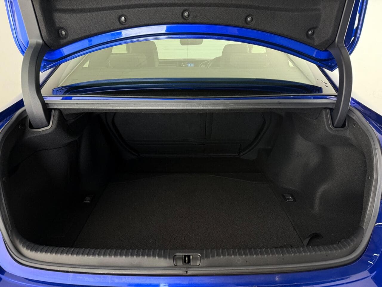 LEXUS RC thumbnail Boot
